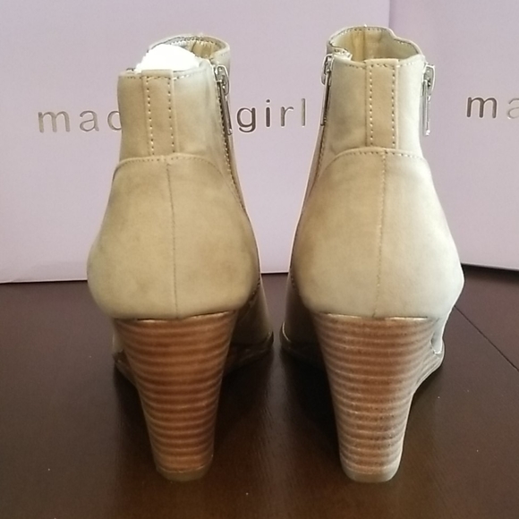 Madden Girl Gatess tan wedge booties - Picture 3 of 8
